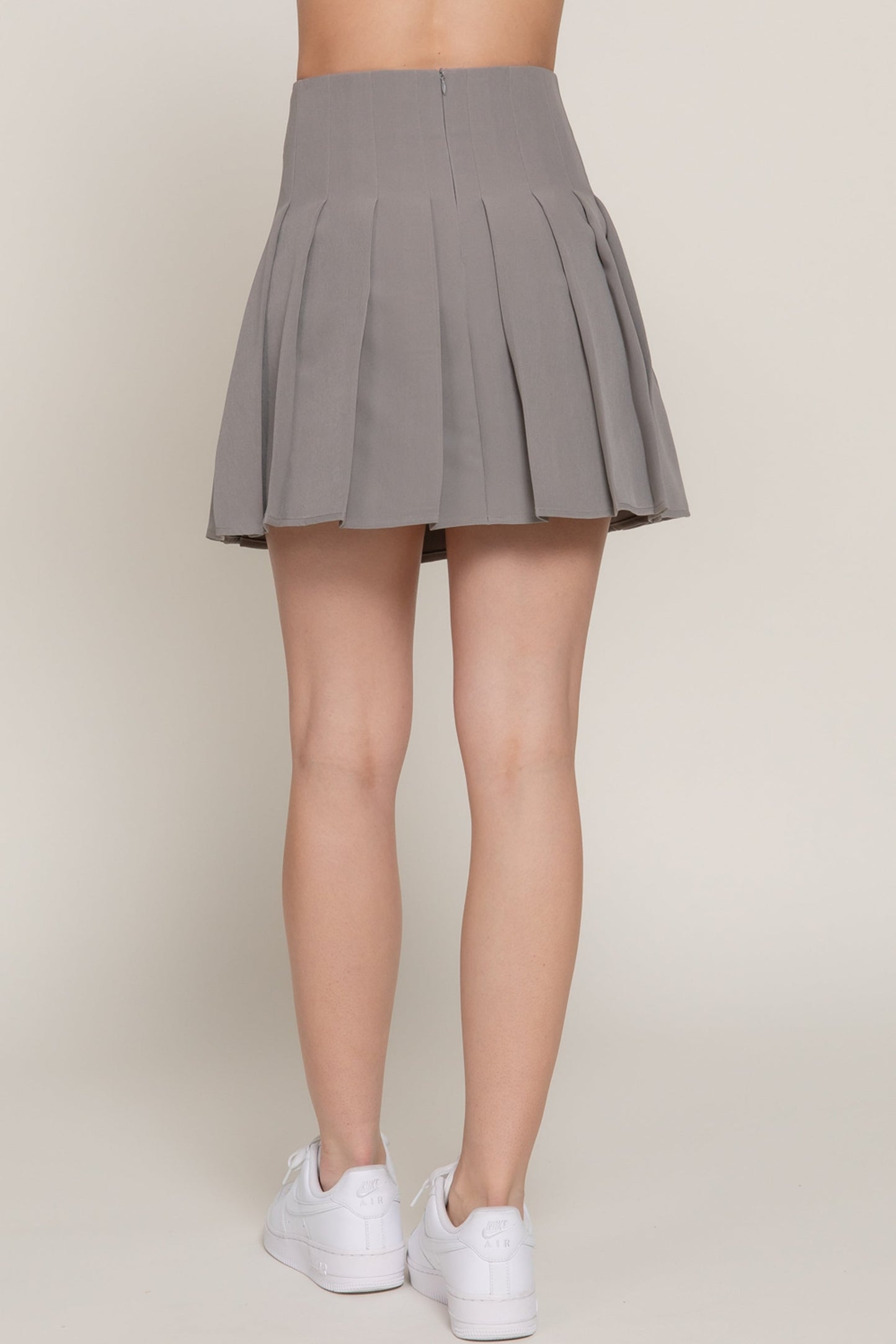 Women's Classic Pleated Mini Skirt – Lightweight and Versatile Style