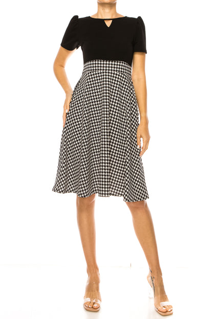 Women's Knee-length Color Block Dress with Pockets